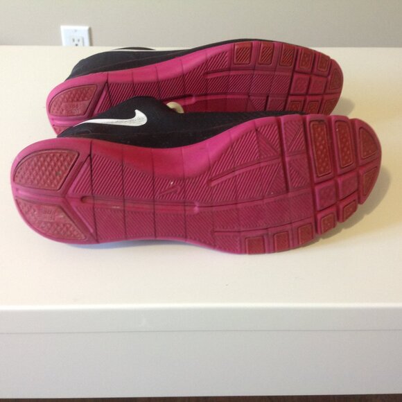 Nike Shoes - Picture 5 of 6